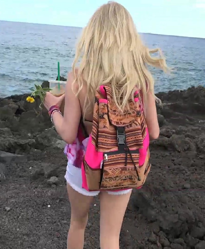 AtkGirlfriends.com - Elaina Raye - Elaina is proud of her dirty feet in Hawaii [FullHD 1080p]