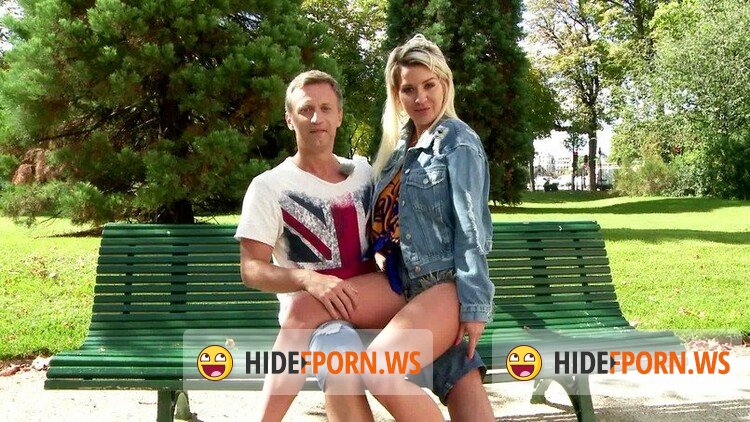 JacquieEtMichelTV.net/Indecentes-Voisines.com - Sienna - Sienna, 27ans, visite Paris! [FullHD 1080p]