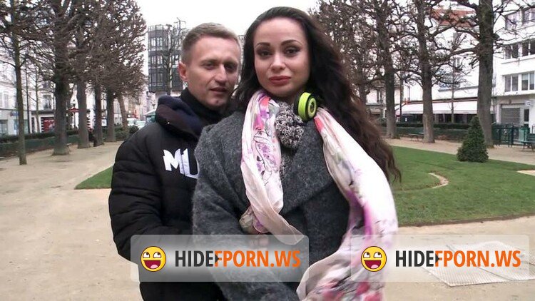 JacquieEtMichelTV.net/Indecentes-Voisines.com - Elie - Elie, danseuse de cabaret! [FullHD 1080p]