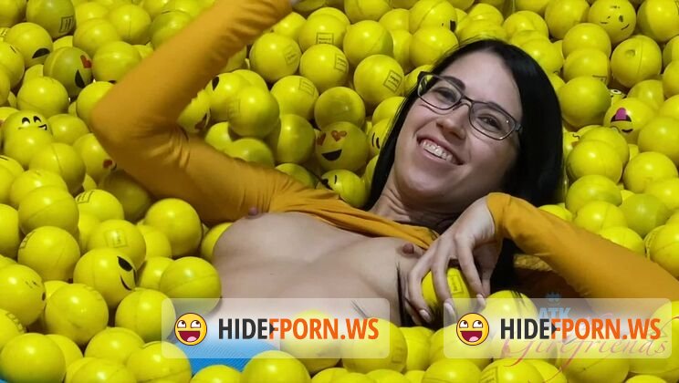 ATKGirlfriends - Alex Coal - Alex Coal Museum Bts [2020/HD]
