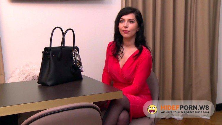 JacquieEtMichelTV.net/Indecentes-Voisines.com - Jennifer - Jennifer se lance dans le X [FullHD 1080p]