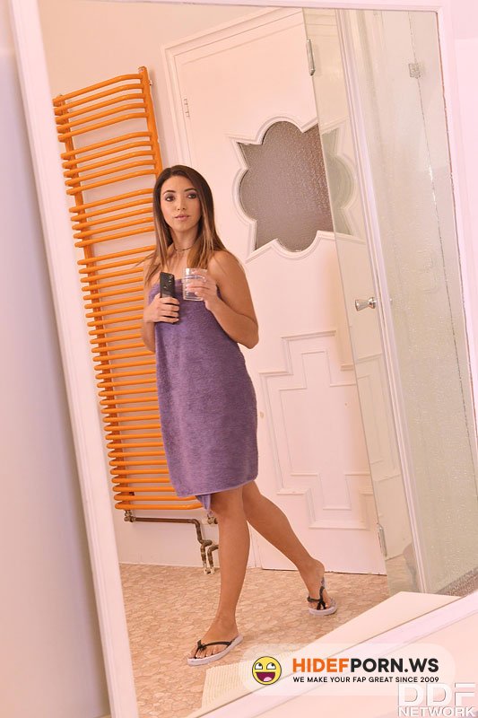 HandsOnHardcore.com/DDFNetwork.com - Frida Sante - Air BnPornstar [FullHD 1080p]
