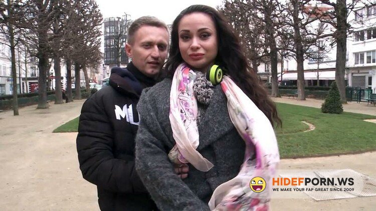 JacquieEtMichelTV.net/Indecentes-Voisines.com - Elie, Kristall Rush, Crystal Rush - Elie, danseuse de cabaret! [FullHD 1080p]