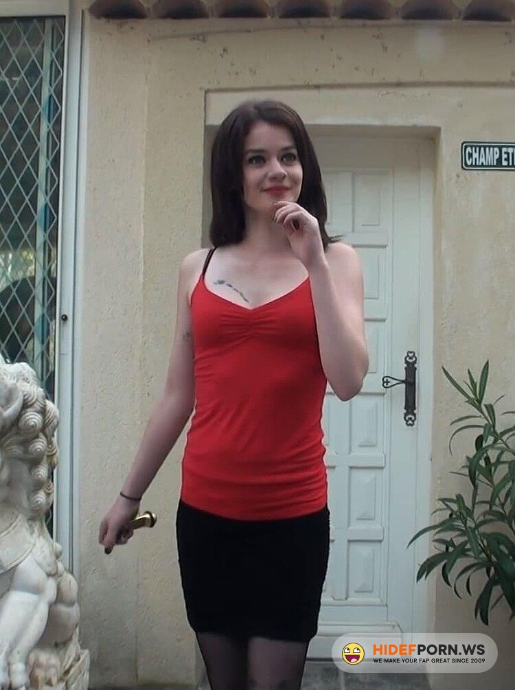 JacquieEtMichelTV.net/Indecentes-Voisines.com - Carla - Experiences extremes pour Carla ! [FullHD 1080p]