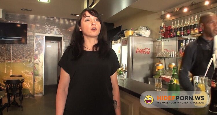 JacquieEtMichelTV.net/Indecentes-Voisines.com - Lena - Sur le Vieux-Port avec Lena! [FullHD 1080p]