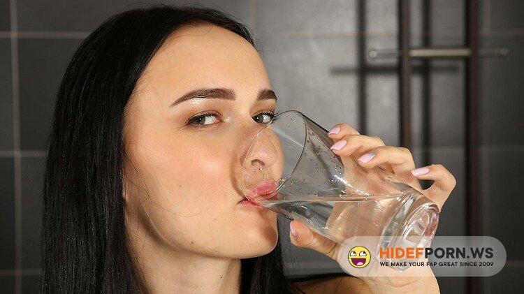 WetAndPissy.com - Sasha Sparrow - GUSHING DEBUT [FullHD 1080p]