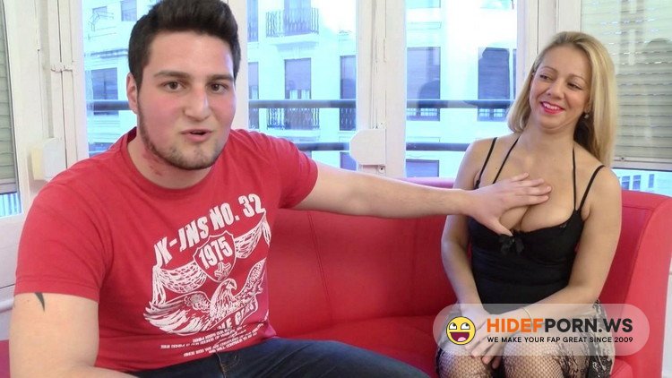 Fakings.com - Angie - El hijo de su companera de trabajo (18 anos) recibe una verdadera LECCION de sexo. Angie MILF (39) que pasada de hembra.CLUB MADURAS [HD 720p]
