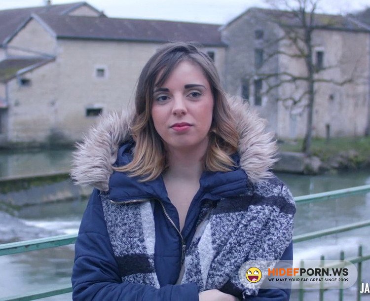 JacquieEtMichelTV.net - Cindy - Cindy, 21ans, l'heure est A la pluralite masculine ! [HD 720p]