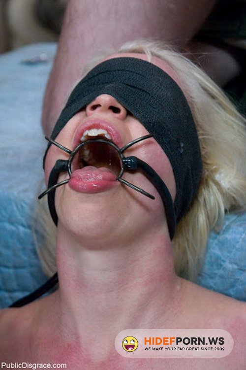 PublicDisgrace.com/Kink.com - Lorelei Lee , Wolf Hudson , Casper Coxx - Public Gangbang [SD 540p]
