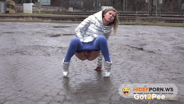 Got2Pee.com - Unknown - Squatting in the city [FullHD 1080p]