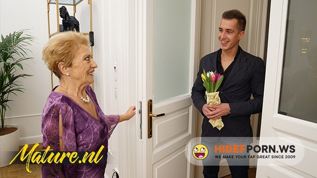 MomsGuideToSex - Granny - Hot Granny wants a Toyboy Dick up her Hairy Pussy, Dinner Date! [FullHD 1080p]