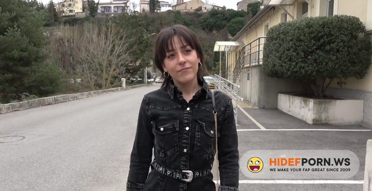 JacquieEtMichelTV.net/Indecentes-Voisines.com - Manea - Manea, 20 Years Old, Dental Assistant In Ventabren 13 [FullHD 1080p]