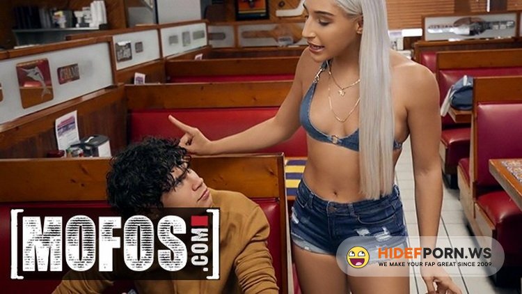 Mofos - Abella Danger - Cheating GF Abella Danger Gets a Big Cock in the Bathroom [FullHD 1080p]
