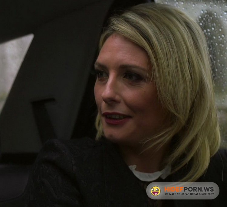 JacquieEtMichelTV.net/Indecentes-Voisines.com - Julie et Emma - se partagent Joss au Neubourg [FullHD 1080p]