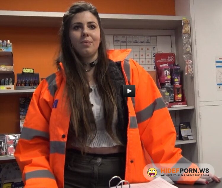 JacquieEtMichelTV.net/Indecentes-Voisines.com - Aude - Aude 25 Employee Of A Gas Station In Aubagne [HD 720p]