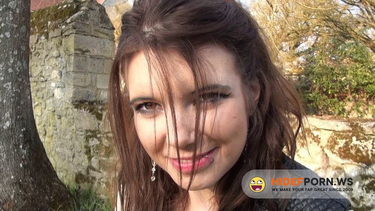 Indecentes-Voisines.com/JacquieetMichelTV.net - Angela - A a peine 18 ans Angela veut se faire enculer par un black pour faire chier sa mere ! [HD 720p]