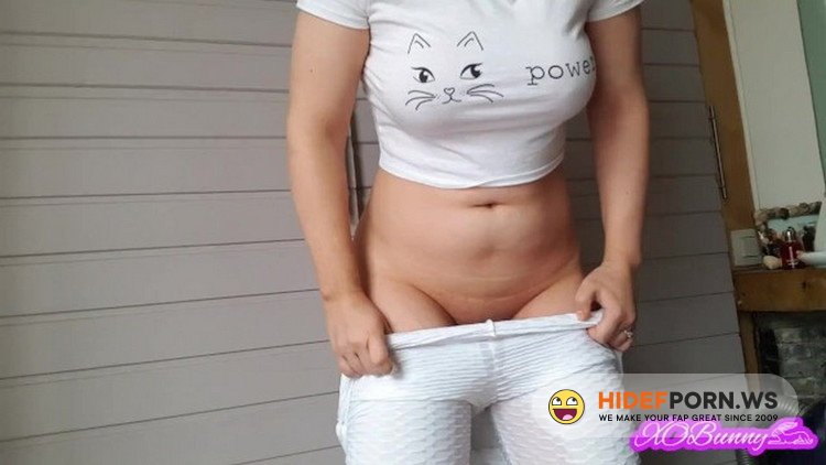 OnlyFans.com - XO Bunny - Dressed all white and pissing in pants while smoking [UltraHD 4K 2160p]