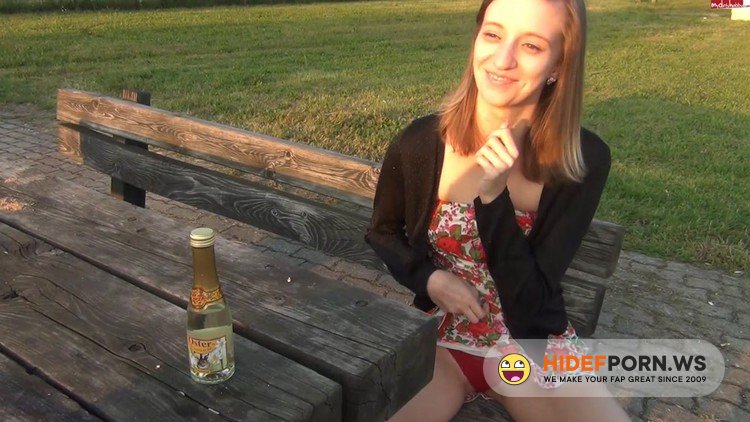 MyDirtyHobby.com - sexyRia - EXTREM Dreist Fick Creampie mit Zuschauern [UltraHD 4K 2160p]