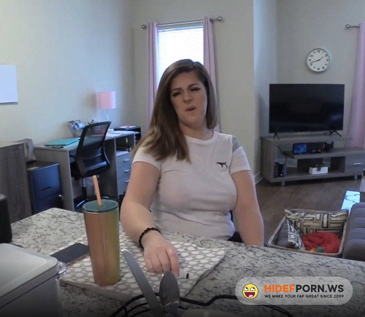 Clips4Sale.com/Manyvids.com - Clover Baltimore - Big Tit Step-Mom Helps Me With Poison Ivy [FullHD 1080p]