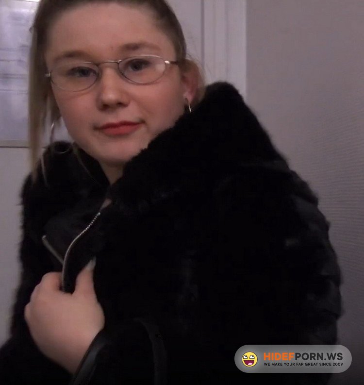 JacquieEtMichelTV.net - Oceane - Oceane 22ans nen a pas fini avec les gilets jaunes [FullHD 1080p]