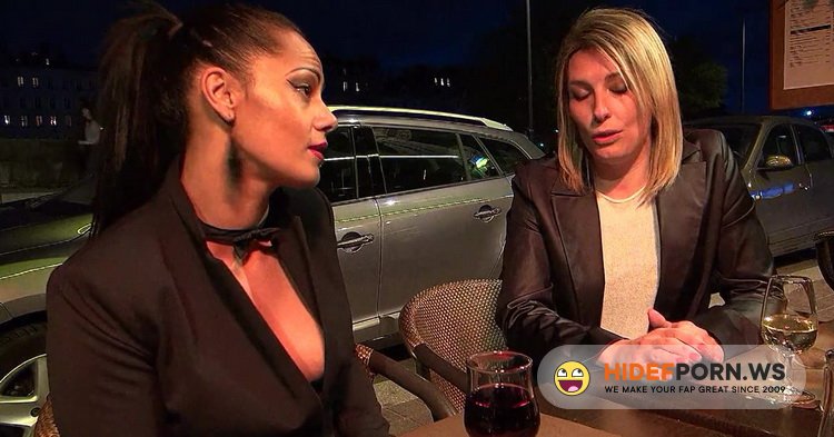 JacquieEtMichelTV.net/Indecentes-Voisines.com - Clelie, Emma - Clelie fait son marche en club a Lyon [HD 720p]
