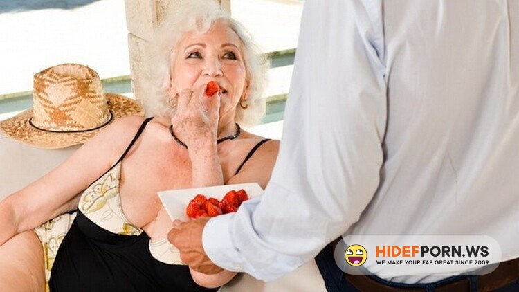 OnlyFans.com - Unknown - Old Mature Diva Wants To Be Dicked Down During Her Vacation [UltraHD 4K 2160p]