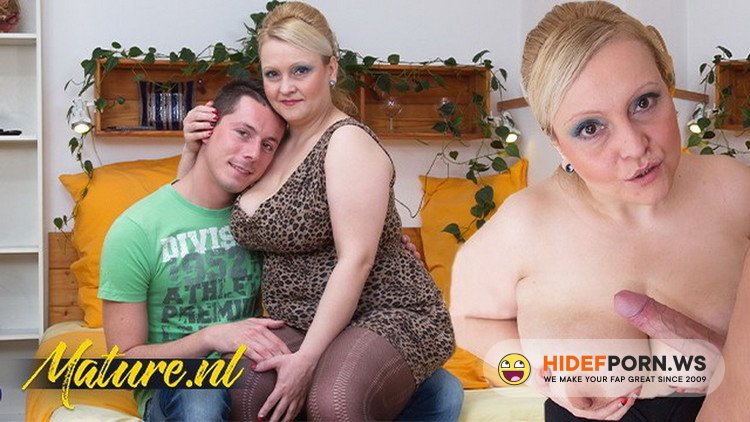 OnlyFans.com - Unknown - My Stepmom Orders Me To Come To Her Room Then She Gives Me a Great Gift [UltraHD 4K 2160p]