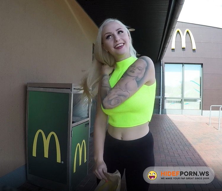 MyHobby.com - Lucy-Cat - Beim Burgerladen Aufgerissen [UltraHD 4K 2160p]