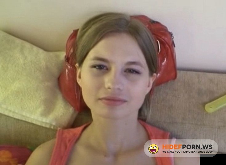 Amateurporn.cc - Amateur - She Thinks She Is Gonna Watch TV [HD 900p]