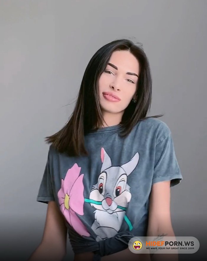 OnlyFans.com - Fiamurr - 18 Year old Girl Loves when he Cums on her Face [UltraHD 4K 2160p]