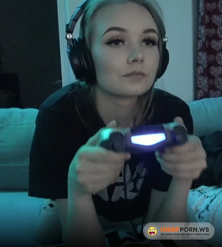 Onlyfans.com - Miss Banana - Gamer Girl Multitasks? [UltraHD 4K 2160p]