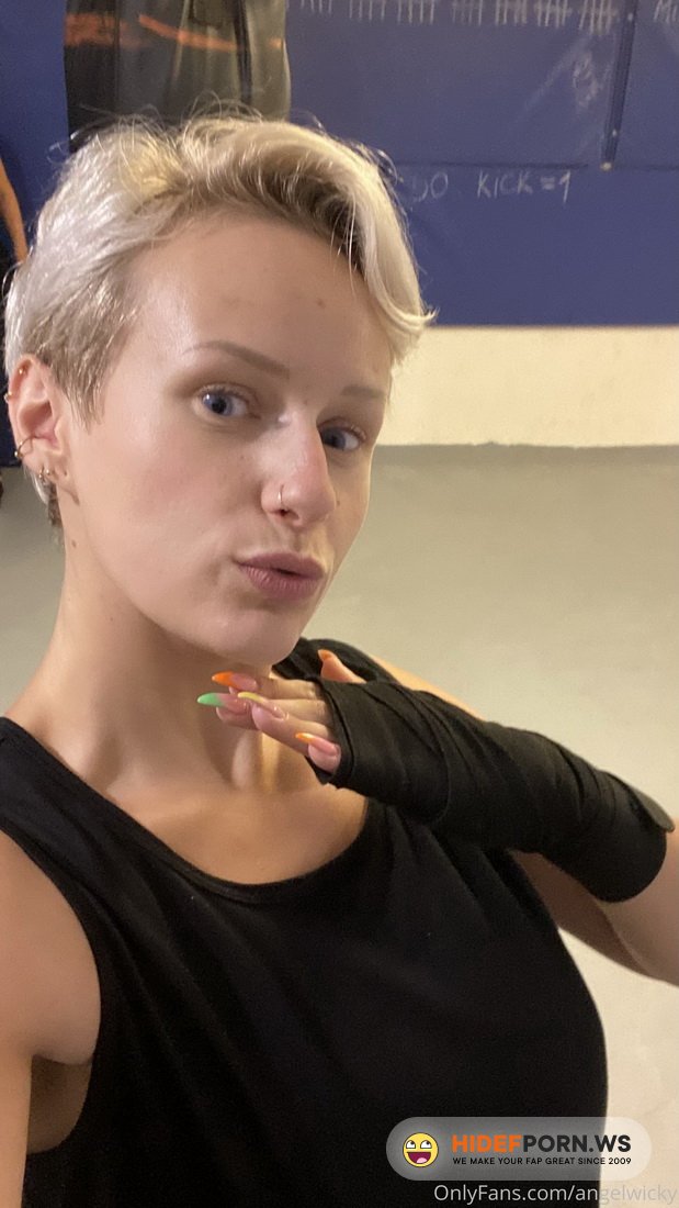 OnlyFans.com - Angel Wicky - Playing with a lucky fan Hraju si se tastlivcem fanoukem [HD 720p]