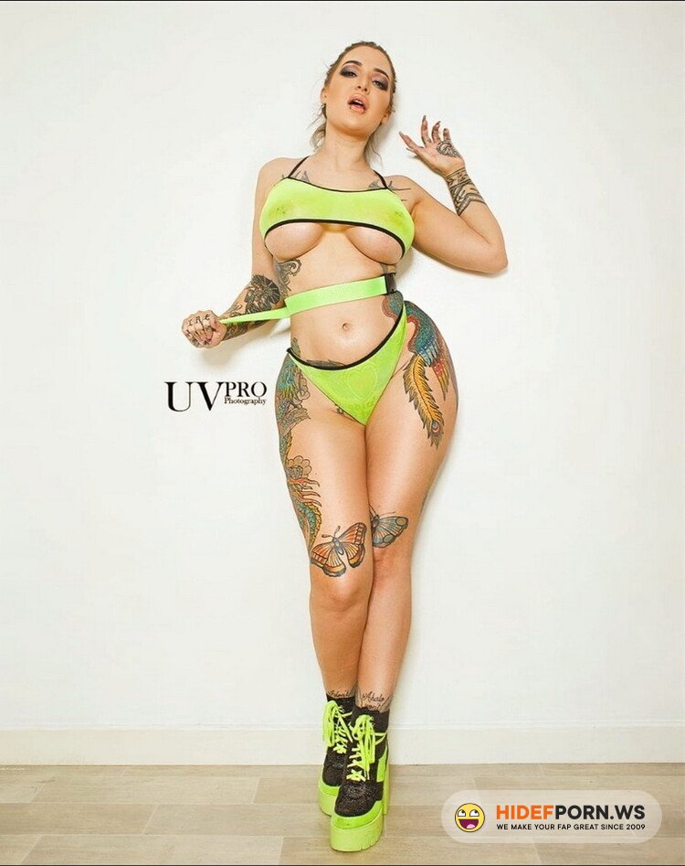 OnlyFans.com - Alexxa Vice | @alexxavice - 29-12-2020 [FullHD 1080p]