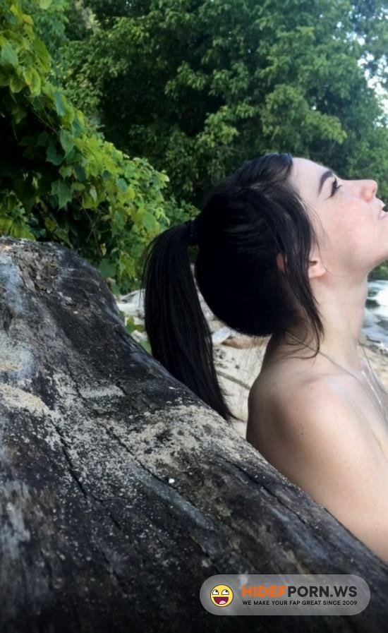 Amateurporn.cc - Emily Grey - Amateur Sex On The Beach [UltraHD/4K 2160p]