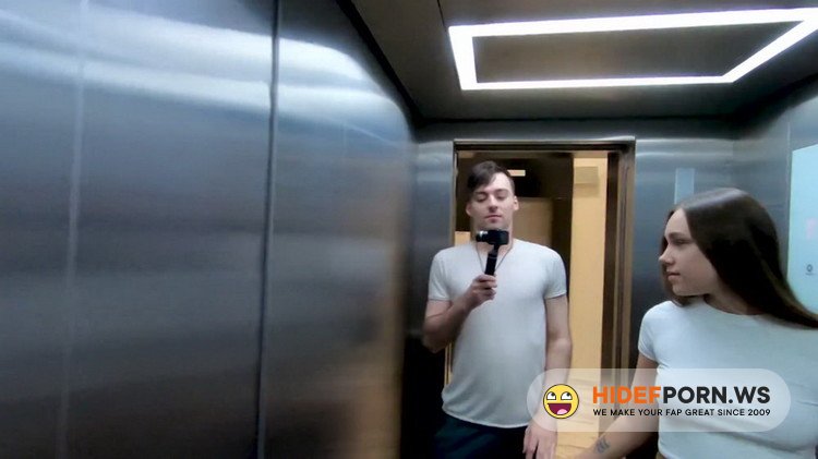 redkittycat - Risky Sex in the Public Elevator. Rough Sex Blowjob and Facial [UltraHD 4K 2160p]