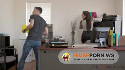 SheWillCheat - Keira Croft - Keira Croft Screws Her Warehouse Employee While Her Husband Is Out Of Town [2022/SD]