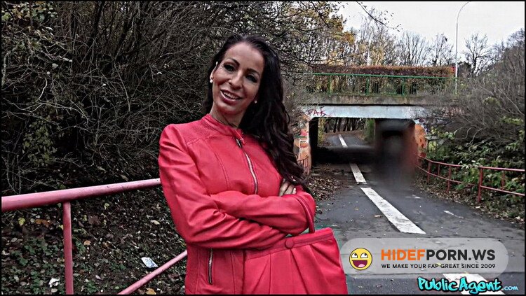 PublicAgent.com/FakeHub.com - Valentina Sierra - Genuine MILF fucks for cash [FullHD 1080p]