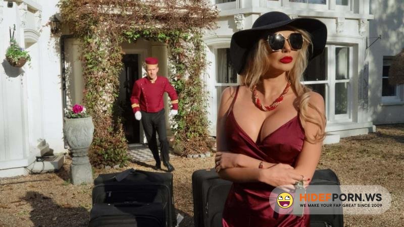 MilfsLikeItBig/Brazzers - Amber Jayne - Banging The Bellhop [FullHD 1080p]
