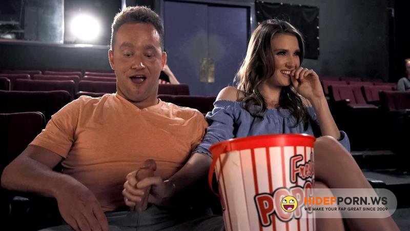 BrazzersExxtra/Brazzers - Ashley Lane - Public Sucking Feature Presentation [FullHD 1080p]