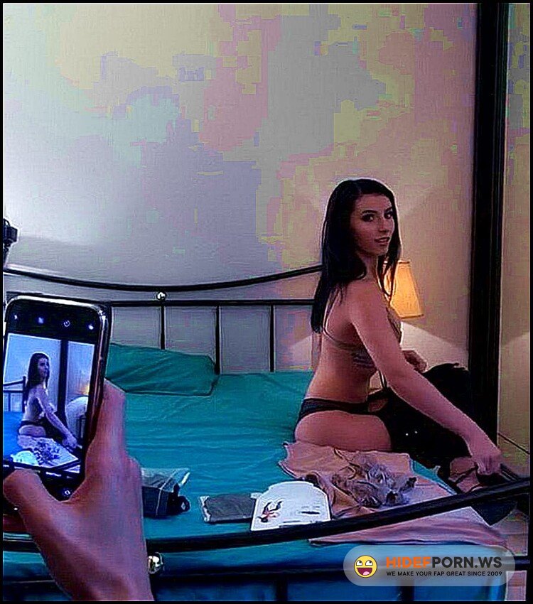 JacquieEtMichelTV.net/Indecentes-Voisines.com - Nelly - Nelly fait le show devant l'un de ses fans [FullHD 1080p]