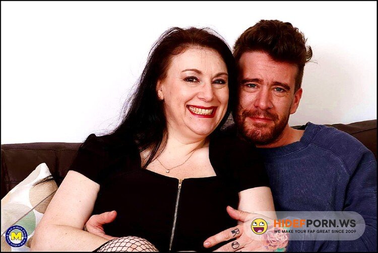 Mature.nl/Mature.eu - Sabrina Jade (EU) (50) - British big breasted housewife doing her toyboy [FullHD 1080p]