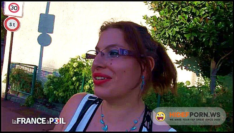 LaFRANCEaPoil.com - Phoebe - Rencontre avec une vraie vorace dans les rues de Marne-la-Vallee! [HD 720p]