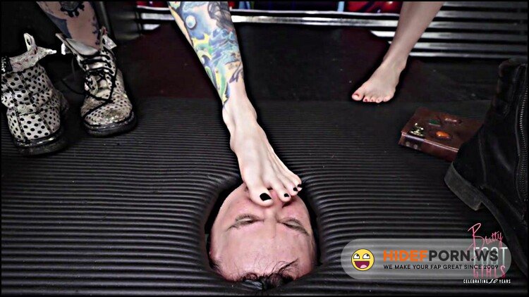 BrattyFootGirls - Dacey and Scarlett - Release 2022 Facebox of Horror 4 [FullHD 1080p]