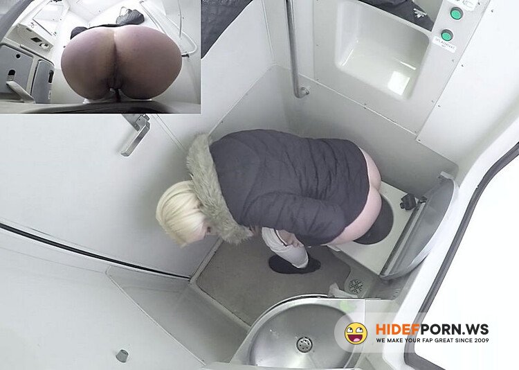 PeeInDetail/Power-Pissing - Veronika Novotna - Train cam [FullHD 1080p]