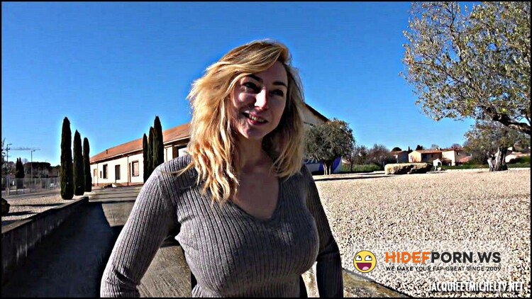 JacquieEtMichelTV.net/Indecentes-Voisines - Elisa Calvi - Elisa 26 Totally Lets Go... [FullHD 1080p]