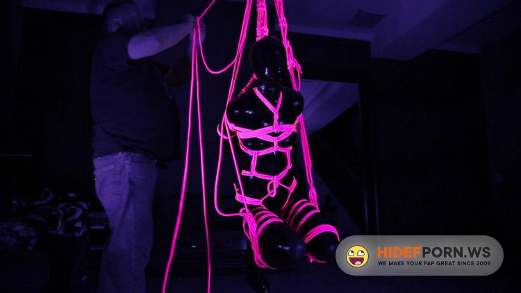 ReflectiveDesire - Latex Girls - Blacklight Suspension [FullHD 1080p]