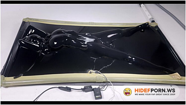 OnlyFans Latex vacbed orgasm with vibrator and e-stim [FullHD 1080p]