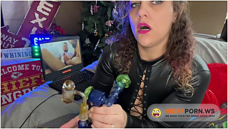OnlyFans Squirting Milf in Latex needs a Smoke [HD 720p]