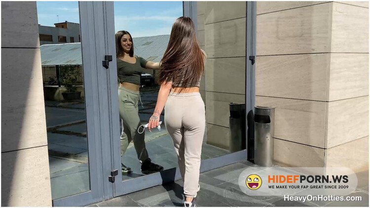 HeavyOnHotties - Roma Amor - Read it Backwards [FullHD 1080p]