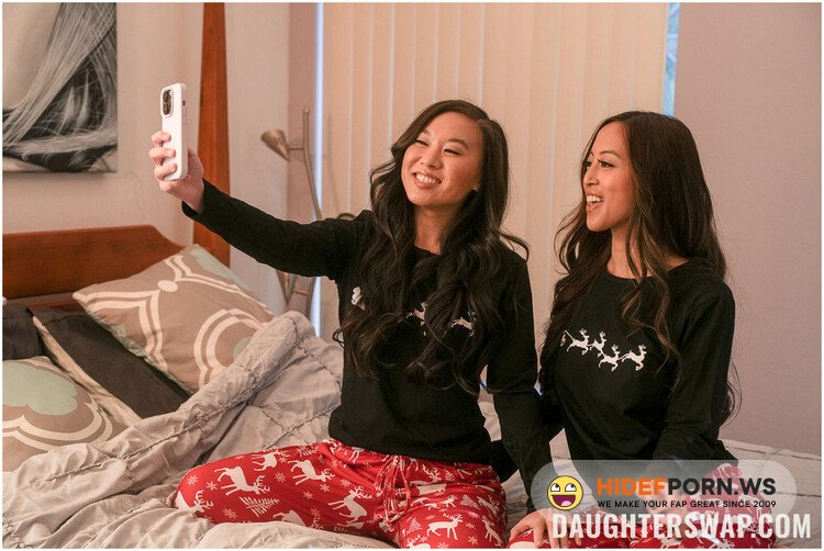 DaughterSwap/TeamSkeet - Alexia Anders, Kimmy Kimm - Santa On My Mind [FullHD 1080p]